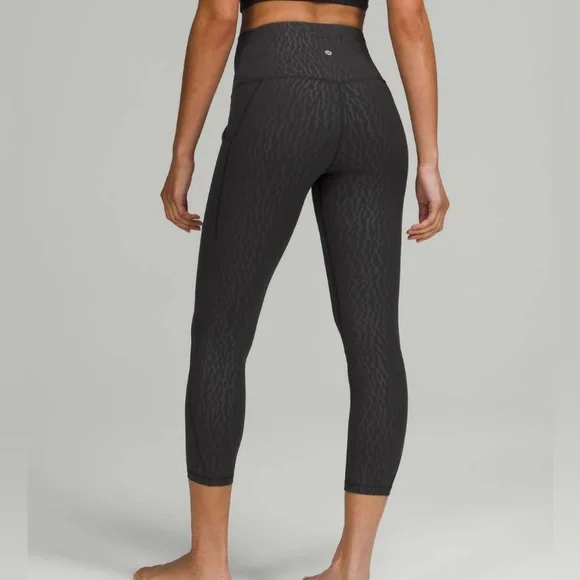 Align High-Rise Crop 23” Tight. Segment Emboss Black. NWOT!!